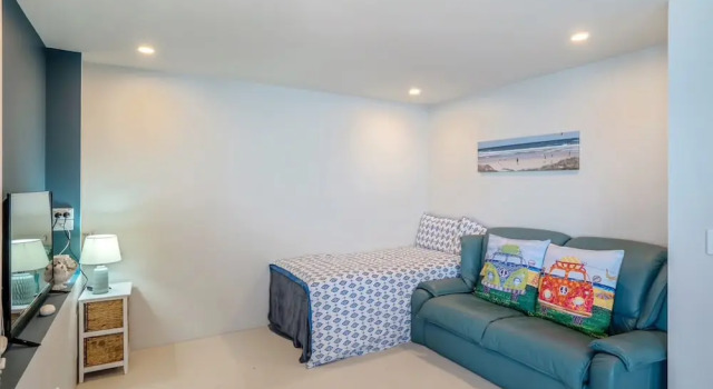 Beach Shack, Newly Renovated, Sea Views, Забронировать Отель Серферс-Парадайс Голд-Кост, рядом с Tower House Business Centre