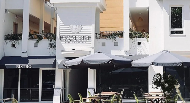 Esquire Hotel & Lounge