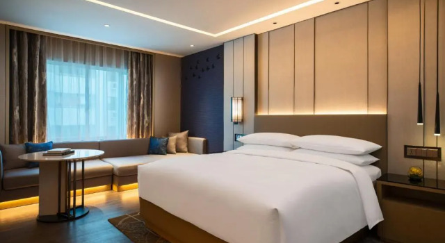 Номер Standard Renaissance Shenzhen Luohu Hotel