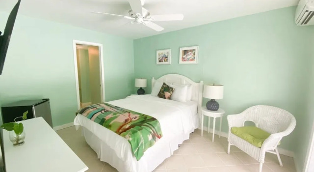 Номер Standard Цокольный этаж с видом на бассейн Authors Key West Guesthouse
