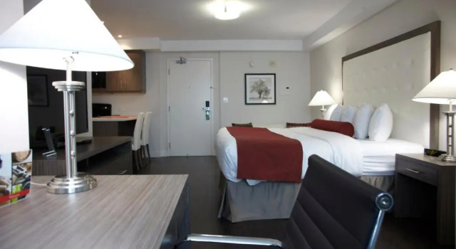 Студия Admiral Inn Mississauga