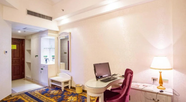 Vienna Hotel Guilin Shifu Branch, Book Hotel Hoteller i Lingui med parkering, Parkering