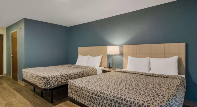 Четырёхместный люкс WoodSpring Suites Jacksonville Orange Park