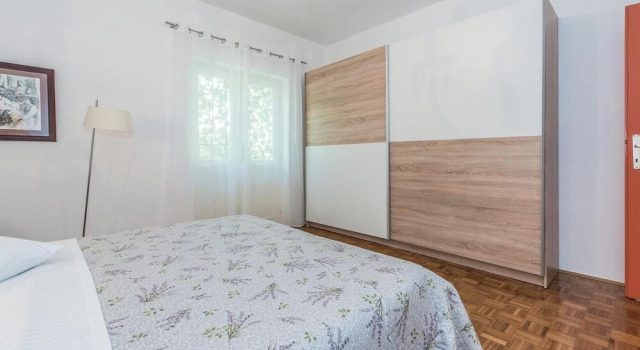 Beautiful Apartment in Vodice With Wifi and 2 Bedrooms, Забронировать Апартаменты/квартира Водице Шибенско-Книнская жупания, рядом с Пляж Фрателли
