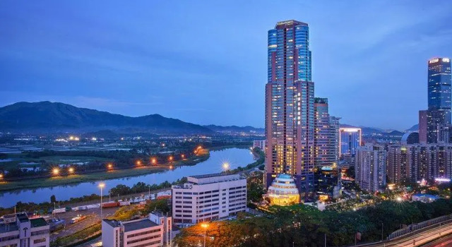 Номер Standard Four Points by Sheraton Shenzhen