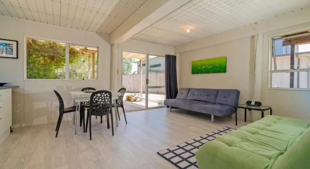 The Black Shack - Cooks Beach Holiday Home