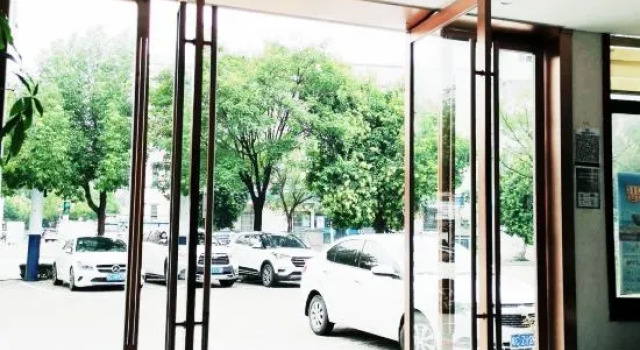Yiyiju Business Hotel, Rezerwuj Hotel Bengbu Anhui