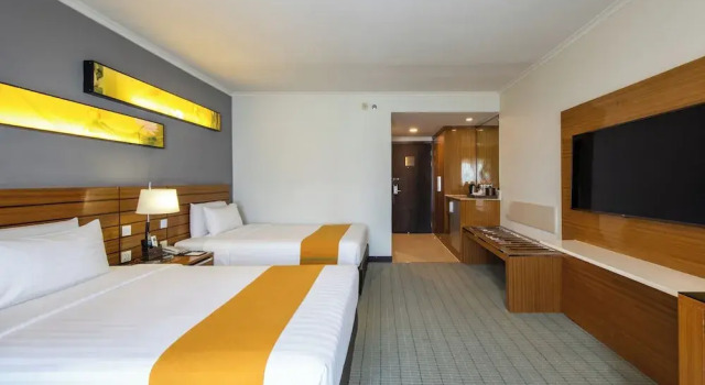 Трёхместный номер Deluxe с балконом Maple Hotel