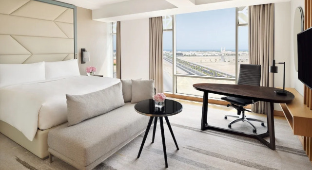 Двухместный номер Premium with Prince Sultan Road view Crowne Plaza - Jeddah Al Salam by IHG