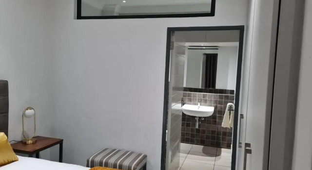 Upmarket one-bedroom apartment at Menlo Park, Забронировать Апартаменты/квартира Отели Tshwane с парковкой, Парковка