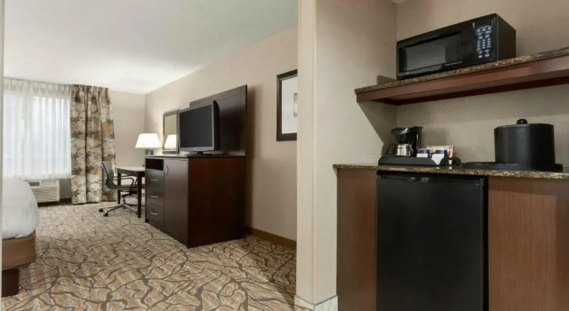 Run of House Holiday Inn Hotel & Suites Gateway by IHG