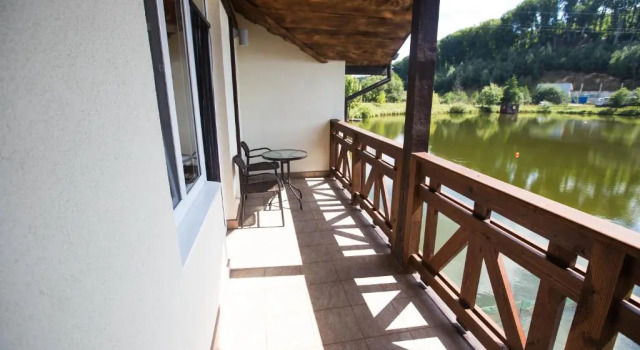 Двухместный номер Standard с видом на озеро Tartak Resort
