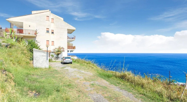 Seaside Holiday Home in Letojanni near City Center