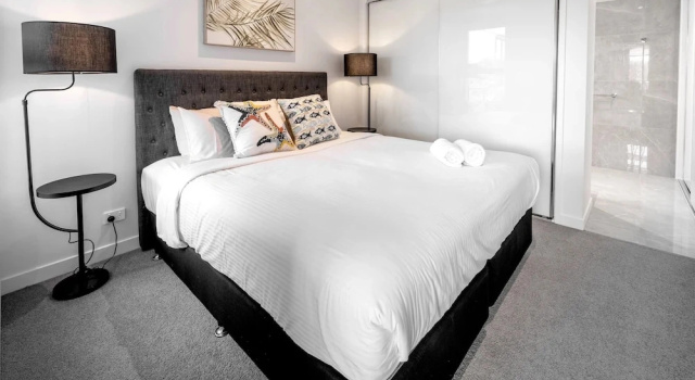 Коттедж 3BR Lux Beachfront Escape - Pool Gym King bed
