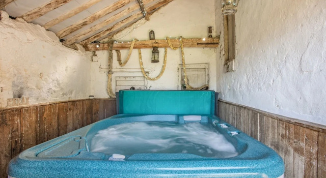 The Hayloft, Varaa Lomakoti Mökit kohteessa Merseyside, Mökki