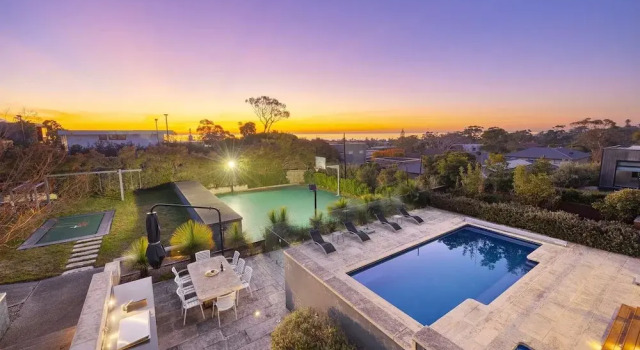 Коттедж Sunset Haven Views Pool Spa Kids Amenities