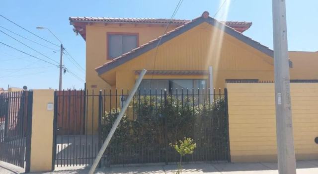 Amplia casa en sector residencial de La Serena., Prenota Hotel Hotel a Coquimbo con parcheggio, Parcheggio