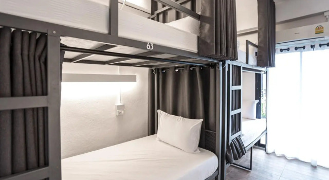Кровать в общем номере Hobnob Hostel
