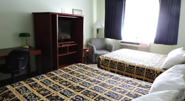 Четырёхместный номер Standard Causeway Bay Hotel Sparwood