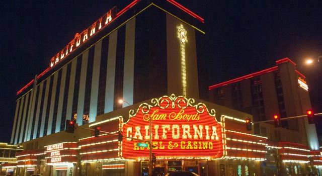 Кровать в общем номере California Hotel and Casino