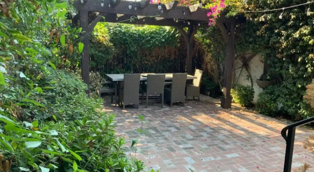 House, walking distance from Universal Studios, Забронировать Отель Юниверсал-Сити Лос-Анджелес, рядом с Юнивёрсал-Сити/Студио-сити