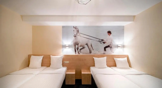 Четырёхместный номер Economy No Window Hotel Iron Horse