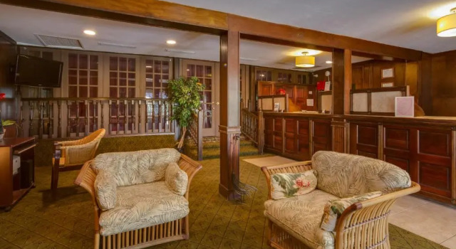 Olde Marco Island Inn and Suites