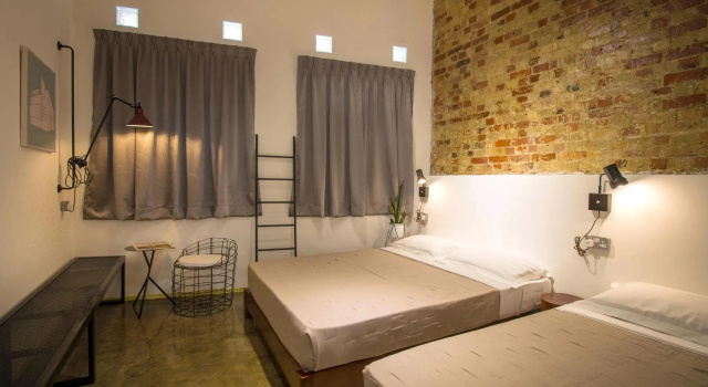Standardowy trzyosobowy pokój z widokiem na jezioro The Brownstone Hostel & Space