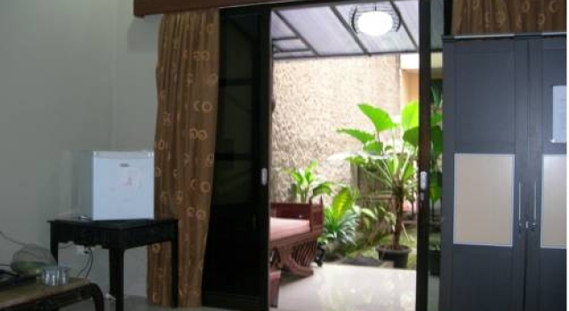 Rumah Oma, Prenota Hotel Cempaka Putih 