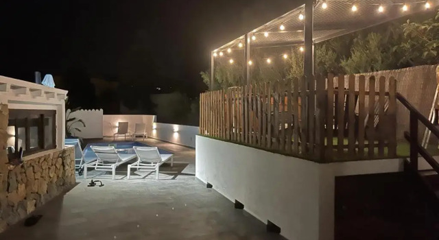 Коттедж с 4 комнатами Luxury Villa with private pool and 500m from beach