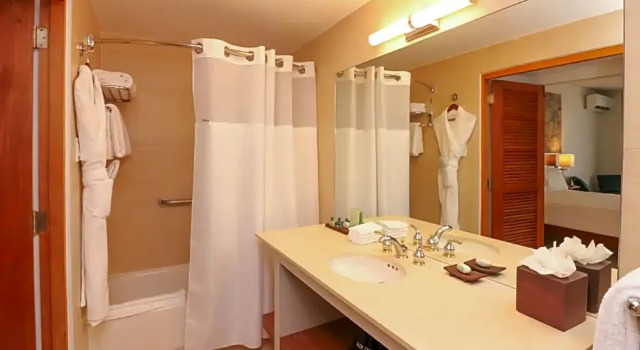 Четырёхместный номер Standard с красивым видом из окна Wyndham Palmas Beach and Golf Boutique Resort
