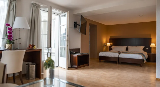 Двухместный люкс с балконом SWISS HOTEL LA COURONNE