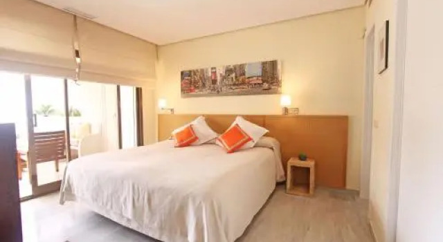 1104 First Line Beach Apartment Golden Beach Pool, Забронировать Апартаменты/квартира Марбелья Коста-дель-Соль, рядом с Playa de Artola