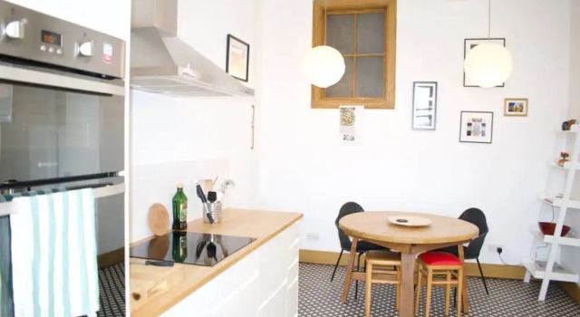 Bright & Spacious One Bedroom Flat Near Leith