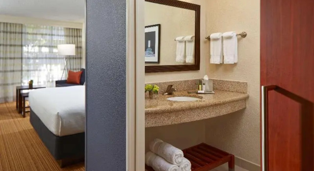 Двухместный люкс Premium Hotel MDR Marina del Rey- a DoubleTree by Hilton