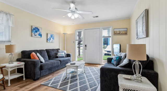 Beautiful Sea Gem - Condo 1 4 mi From Beach w Pool, Забронировать Отель Вирджиния-Бич Виргиния