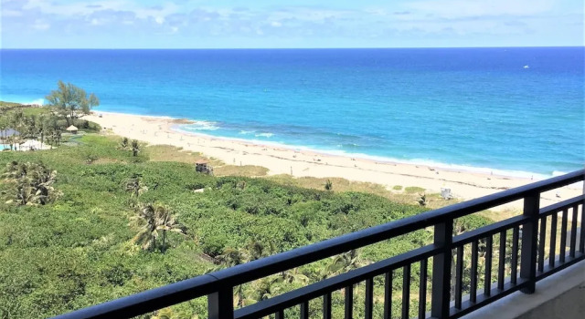 Одноместный номер Luxury с 2 комнатами с балконом и с видом на океан Palm Beach Singer Island Resort & Spa Luxury Suites