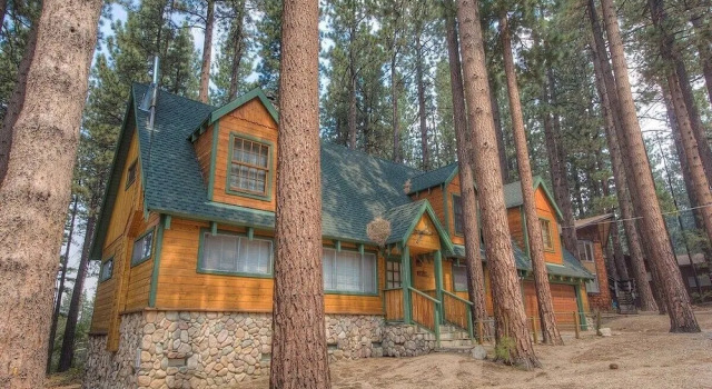 Коттедж River Rock Retreat 4 Bedroom Home by RedAwning