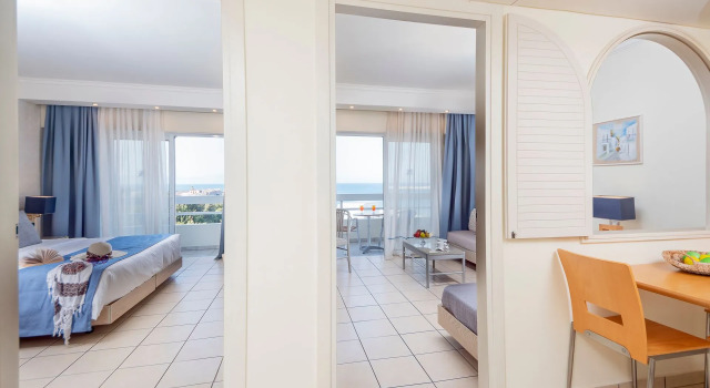 Апартаменты Deluxe с 2 комнатами с балконом и с красивым видом из окна Athineon Hotel