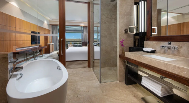 Клубный номер Premium с балконом InterContinental Kunming by IHG
