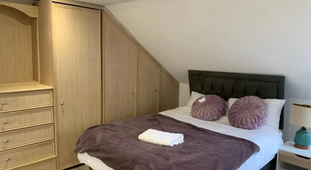 Beautiful 4 ensuite Bedroom House, Free wifi, parking, Family, Corporate, Contractors, Varaa Huoneisto Asunnot kohteessa Merseyside, Huoneisto