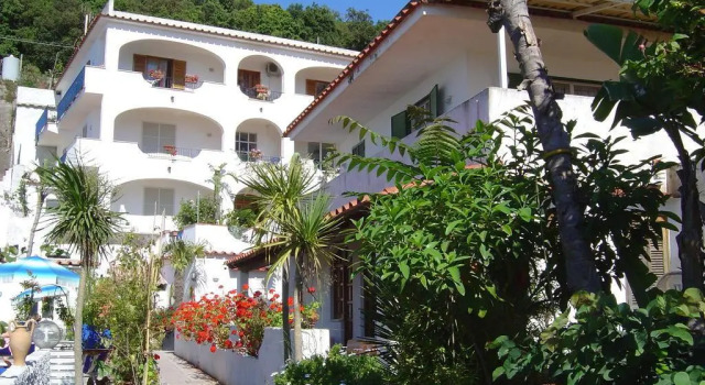 Четырёхместный номер Standard Hotel Villa Fiorentina