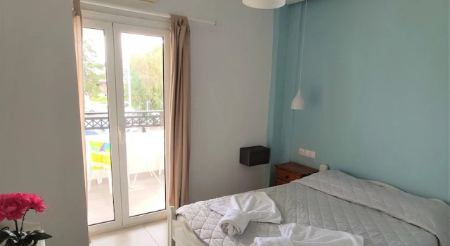 Трёхместный номер Standard с балконом Kostas Apartments