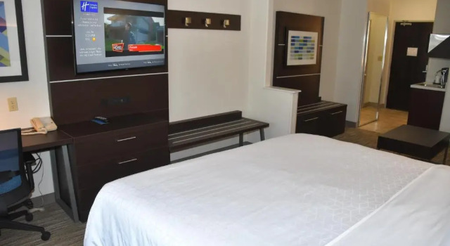 Люкс Holiday Inn Express Hotel & Suites Evanston by IHG