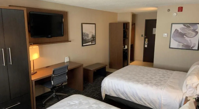 Четырёхместный номер Standard Holiday Inn & Suites Chicago-Carol Stream Wheaton by IHG