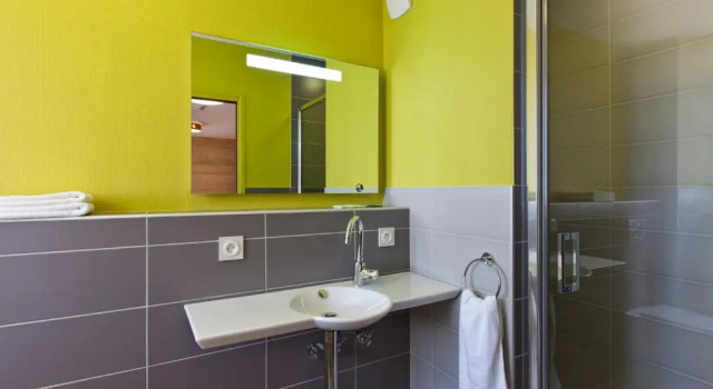 Номер Standard Logis Hôtel LBB - les 2 lacs