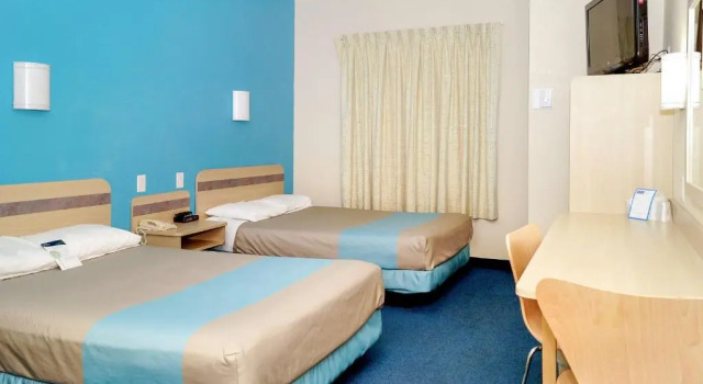 Четырёхместный номер Standard Motel 6-Peterborough, ON