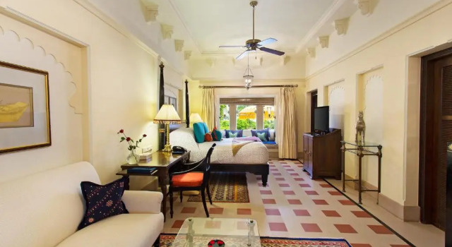 Номер Premier с видом на озеро The Oberoi Udaivilas Udaipur