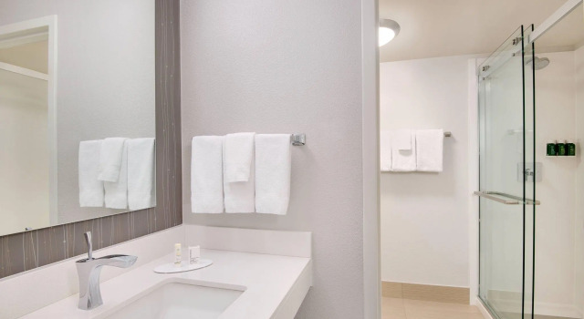 Двухместный номер Standard Courtyard by Marriott Birmingham Homewood