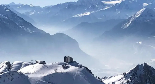 Swiss Mountains, Забронировать Отель Лезен 